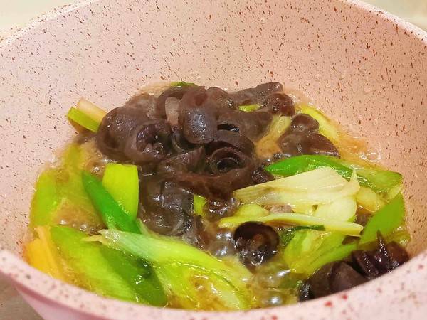 怎么炒海参好吃又简单(海参怎么炒好吃又简单)