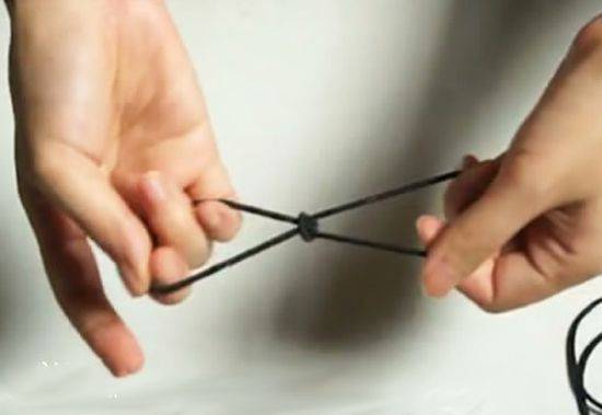 露肩衣服怎么防止上滑(露肩衣服怎么防止往上滑)