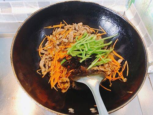 青椒牛肉丝怎么炒又嫩又好吃(怎样炒牛肉丝好吃家庭版)