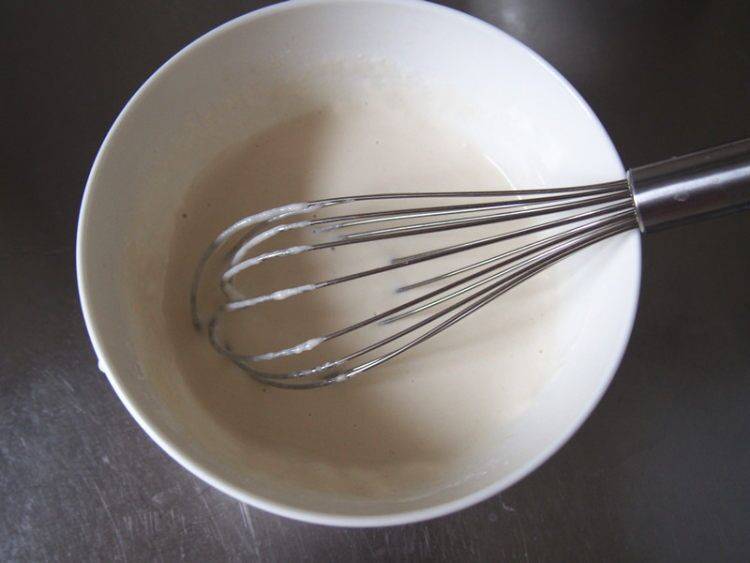 干炸蘑菇怎么做好吃视频(干炸蘑菇怎么做不油)