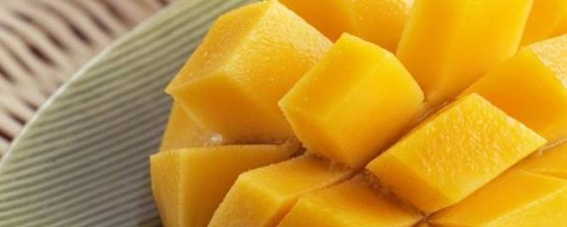 芒果生的怎么催熟(生的芒果各种吃法)