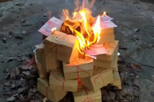 七月半要烧纸钱吗(2021年七月十五能烧纸吗)