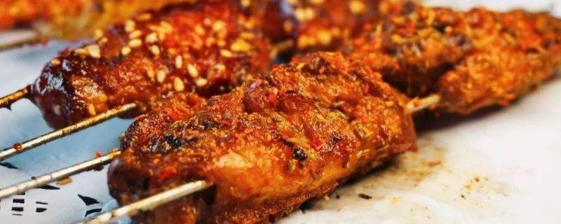 烤箱烤鸡翅用放锡纸吗(烤箱烤鸡翅锡纸的做法)