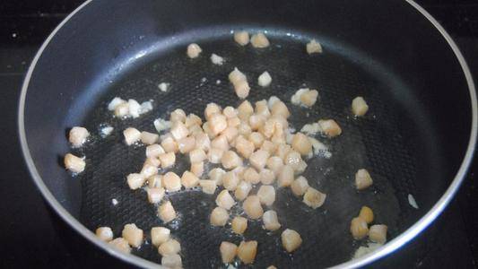 莴笋炒虾饺的做法(虾饺怎么炒来吃)