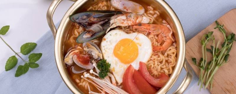 泡面过期几天能吃(泡面过期几天还能吃吗)