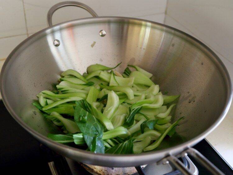 青菜怎么炒好吃又嫩(青菜怎么炒好吃大全)