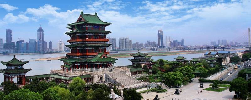 滕王阁在哪条江边上(滕王阁在哪里哪个市)