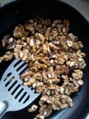 核桃怎么炒熟打粉(核桃怎么炒熟用什么方法)