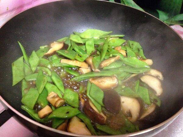 扁豆怎么炒来吃(扁豆怎么炒好看又好吃)