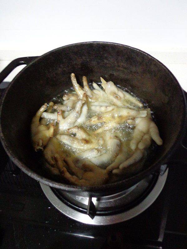 红烧凤爪的最简单做法(辣炒凤爪)