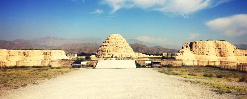 东方金字塔在哪省(东方金字塔贺兰山下集)