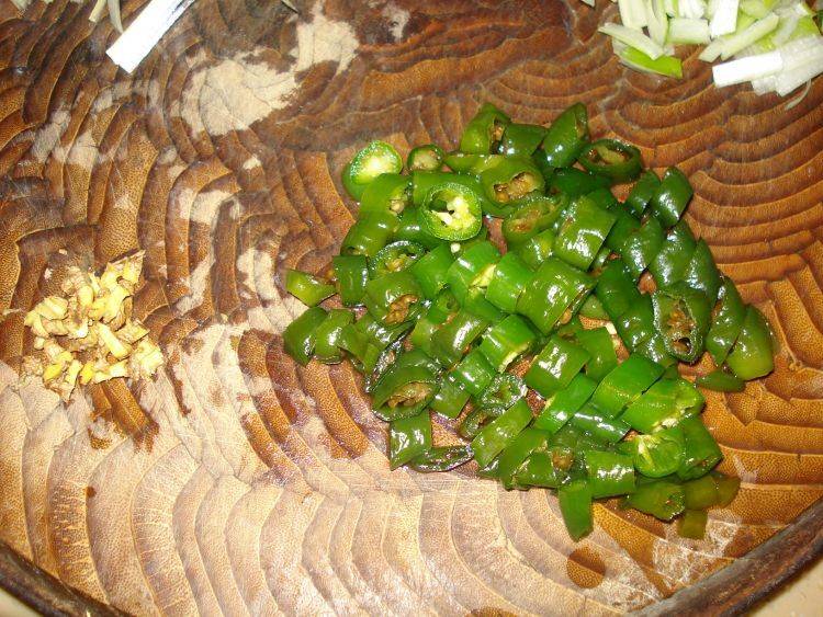 河蚌的家常做法好吃吗(河蚌怎么炒好吃)