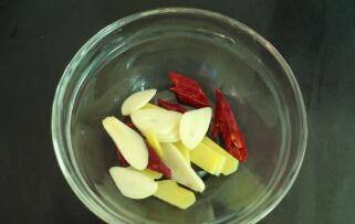 手撕包菜的做法的视频(手撕包菜的做法大全视频)