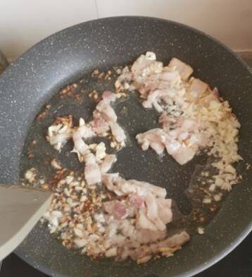 东北大叶芹菜的做法(东北大叶芹几月份有)