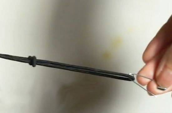 露肩衣服怎么防止上滑(露肩衣服怎么防止往上滑)