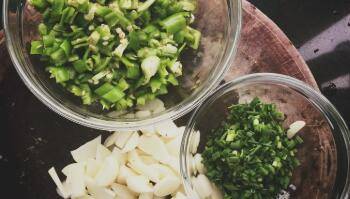 鸡菌怎么和鸡炒才好吃(鸡菌可以配什么炒好吃)