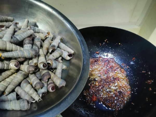 怎么炒钉螺好吃又简单方便(怎么炒钉螺视频)