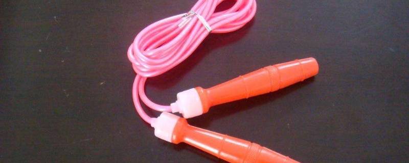 跳绳如何调节绳的长短视频(跳绳如何调节绳子)