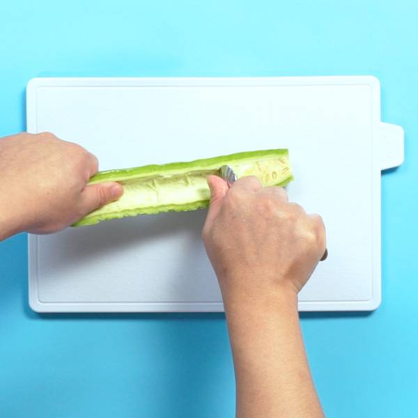 苦瓜怎么炒才好吃无苦(苦瓜怎么炒才好吃视频播放)