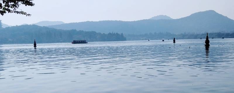 三潭印月的来历简短(三潭印月的来历和传说揭秘)