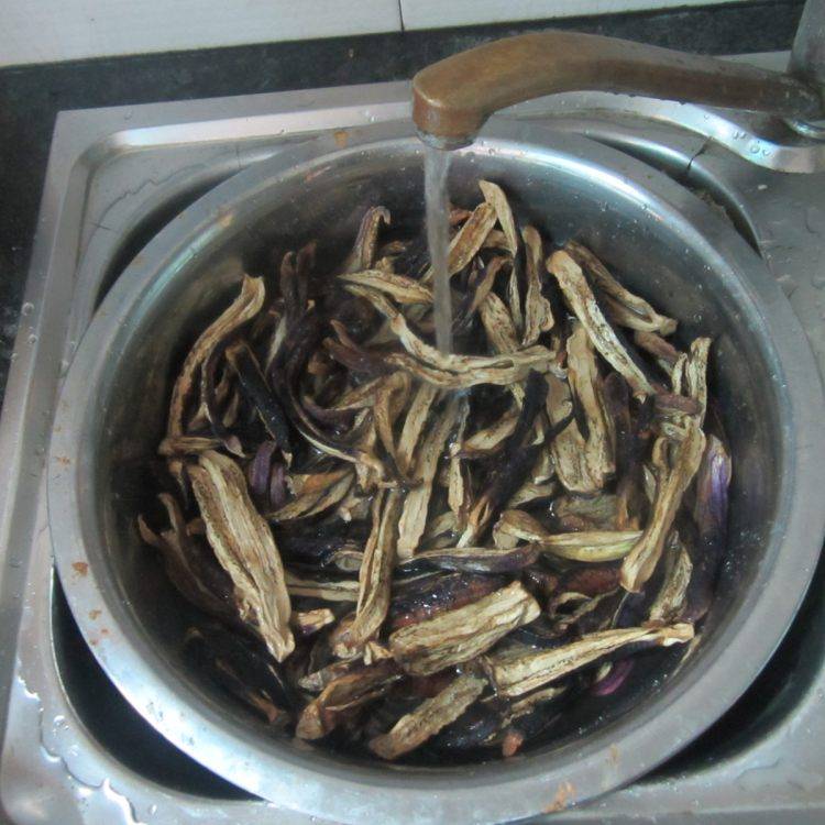 茄子怎么晒干的方法有几种(晒干茄子的做法)