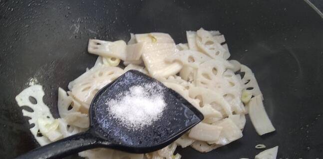 怎样素炒莲菜好吃(莲菜怎么炒比较好吃)