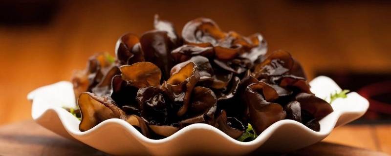 木耳有刺鼻的气味(木耳为什么有刺鼻的气味)