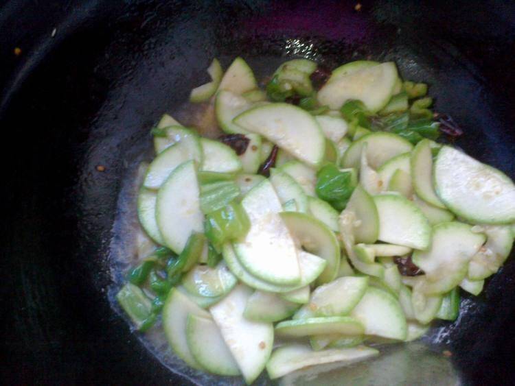 炒北瓜怎么做好吃(炒北瓜怎么炒才好吃)