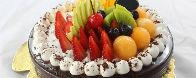 生日蛋糕放了一天一夜还能吃吗(生日蛋糕放一晚上第二天还能吃吗)