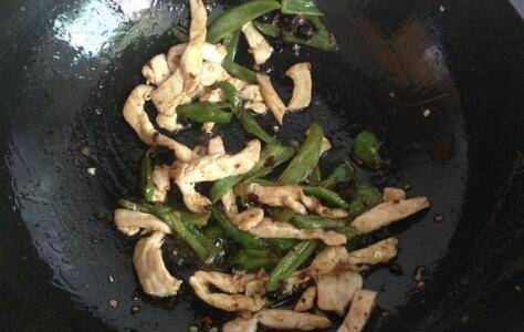炒鸡肉怎么做不柴不老(炒鸡肉怎么做肉不老)