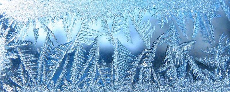 室内窗户结冰怎么办(室内窗户结冰怎么回事)