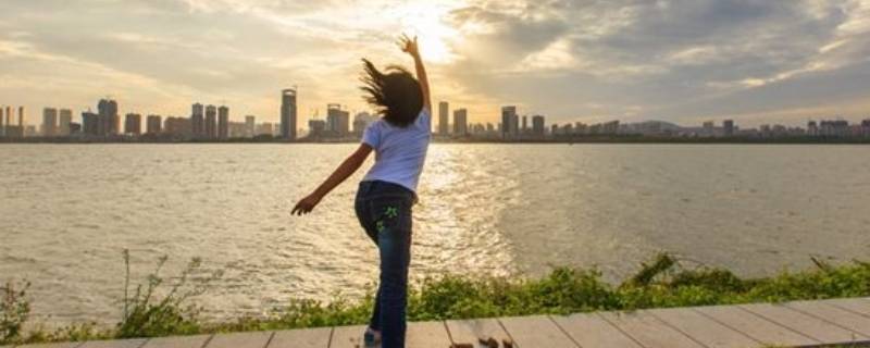 豆蔻年华指女子十三四岁的年龄(豆蔻年华是代表多少岁)