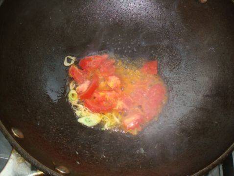 番茄炒大虾怎么做还好吃(番茄底料炒大虾)