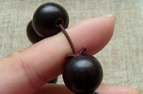 手串扣怎么打结的(手串扣怎么系金刚结)