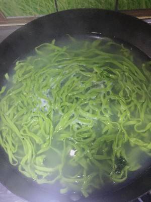 菠菜面条西红柿怎么做好吃(菠菜面条怎么做好吃)