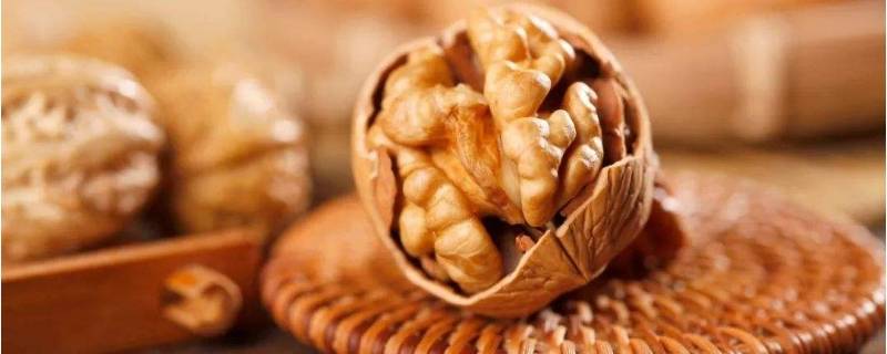 带壳的核桃放冰箱是冷藏还是冷冻(核桃放冰箱冷冻还是保鲜)