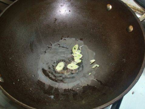 番茄炒大虾怎么做还好吃(番茄底料炒大虾)