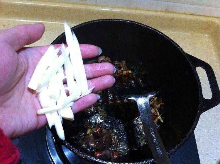 怎么炒鸡杂好吃(怎样炒鸡杂比较好)