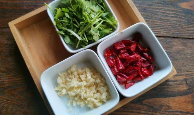 简单冷拌黄瓜做法(冷拌黄瓜怎么拌才好吃)