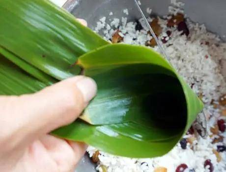 包粽子怎么腌制才入味(粽子怎么才能紧弹)