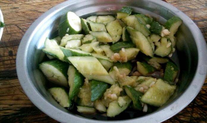 简单冷拌黄瓜做法(冷拌黄瓜怎么拌才好吃)