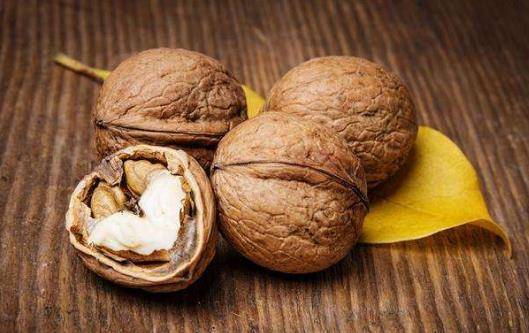 生核桃怎么炒才能吃(糖炒核桃教程)