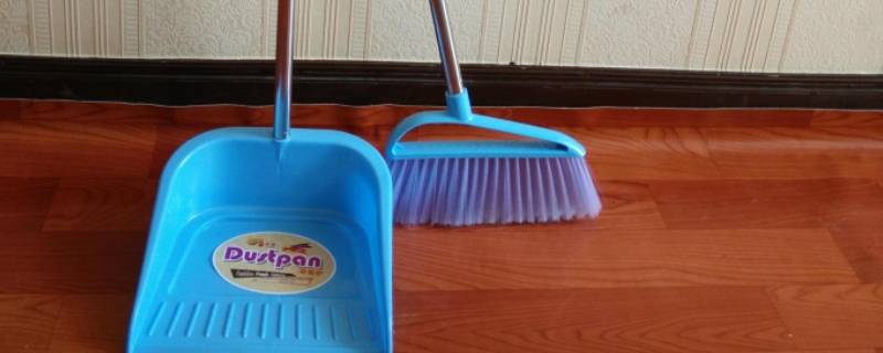 扫帚的配套工具是什么畚斗(扫帚的工具用途)