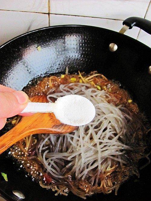 豆芽粉丝怎么炒好吃视频(豆芽粉丝怎么做的)
