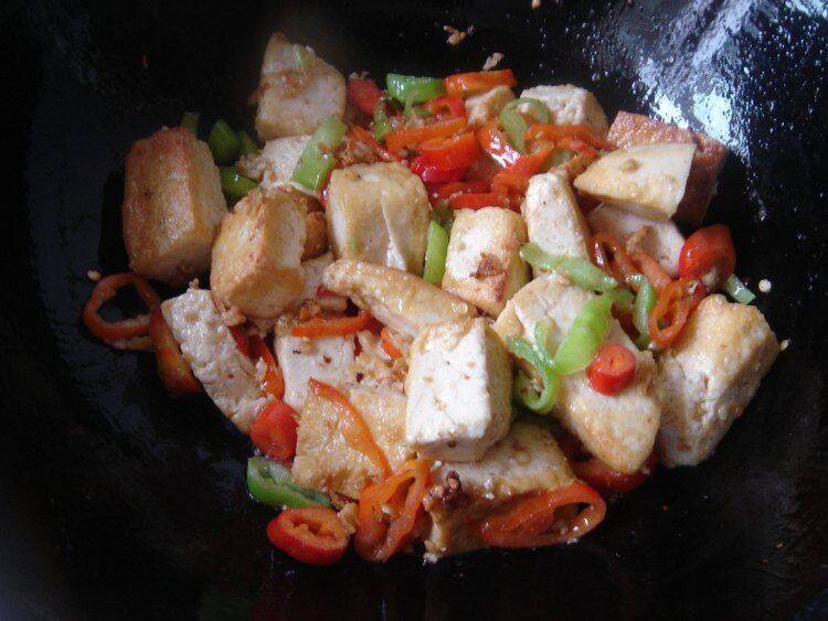 豆腐炒辣椒的做法大全家常(豆腐炒辣椒的做法大全)