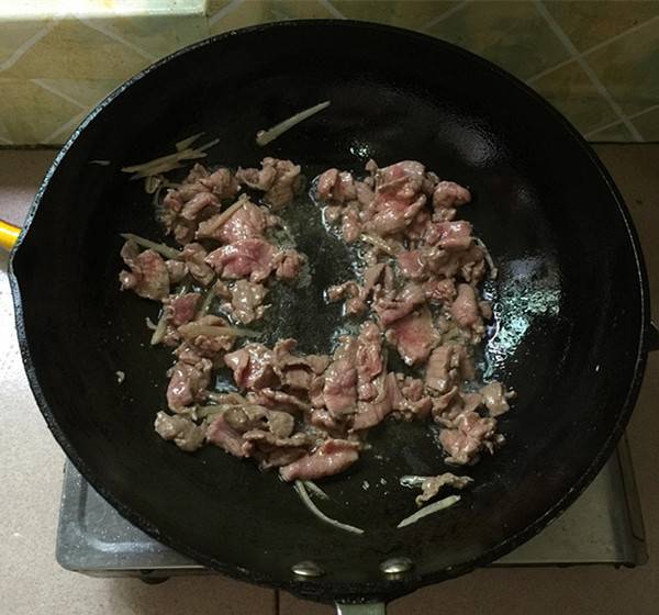 绿辣椒怎么炒才能吃(绿辣椒怎么炒不辣)