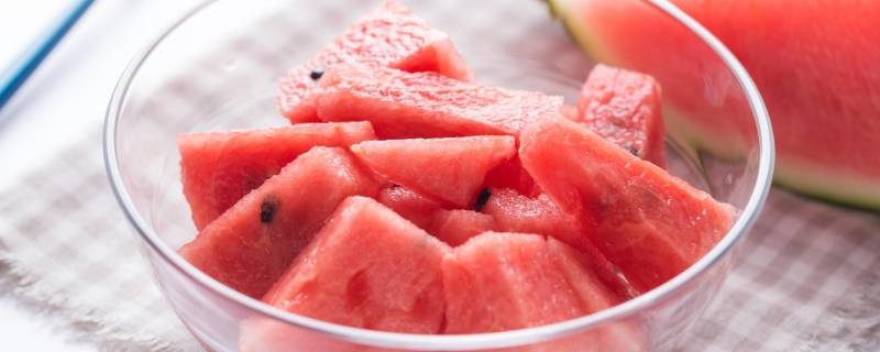 西瓜都含有什么维生素(西瓜维生素c含量高吗)