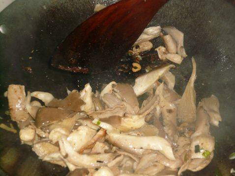 炒蘑菇怎么做的(蘑菇怎么做好吃)