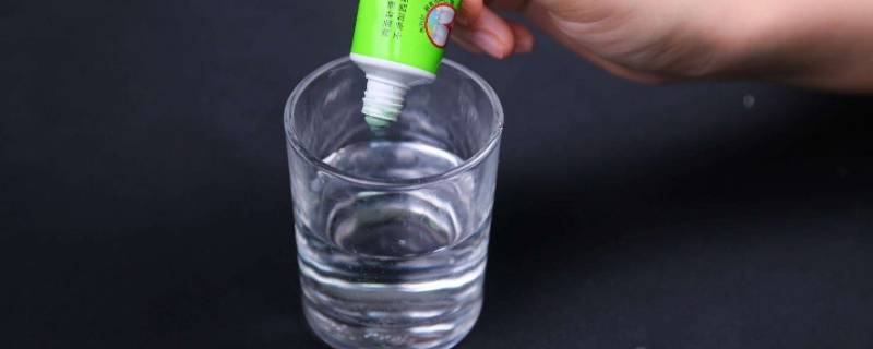 雪碧加什么可以清洁油污(雪碧可以清洁油污吗)