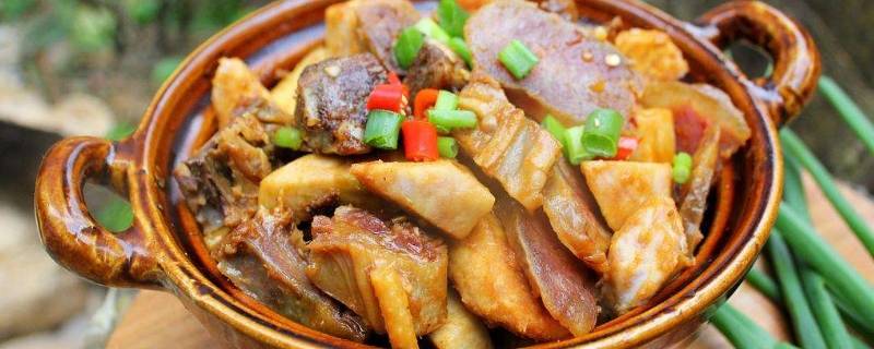 香芋焖鸭的做法最正宗的做法(香芋焖鸭的做法步骤)